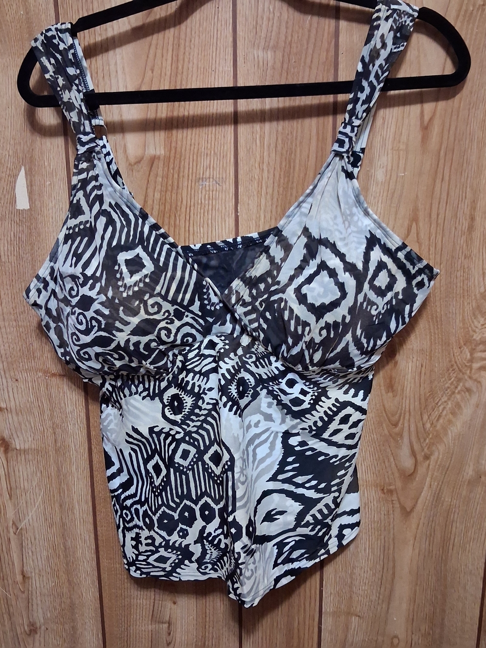 Tankini Swim Top White & Black Size 1x Faux Wrap Cups Resort Wear Cruise Wear